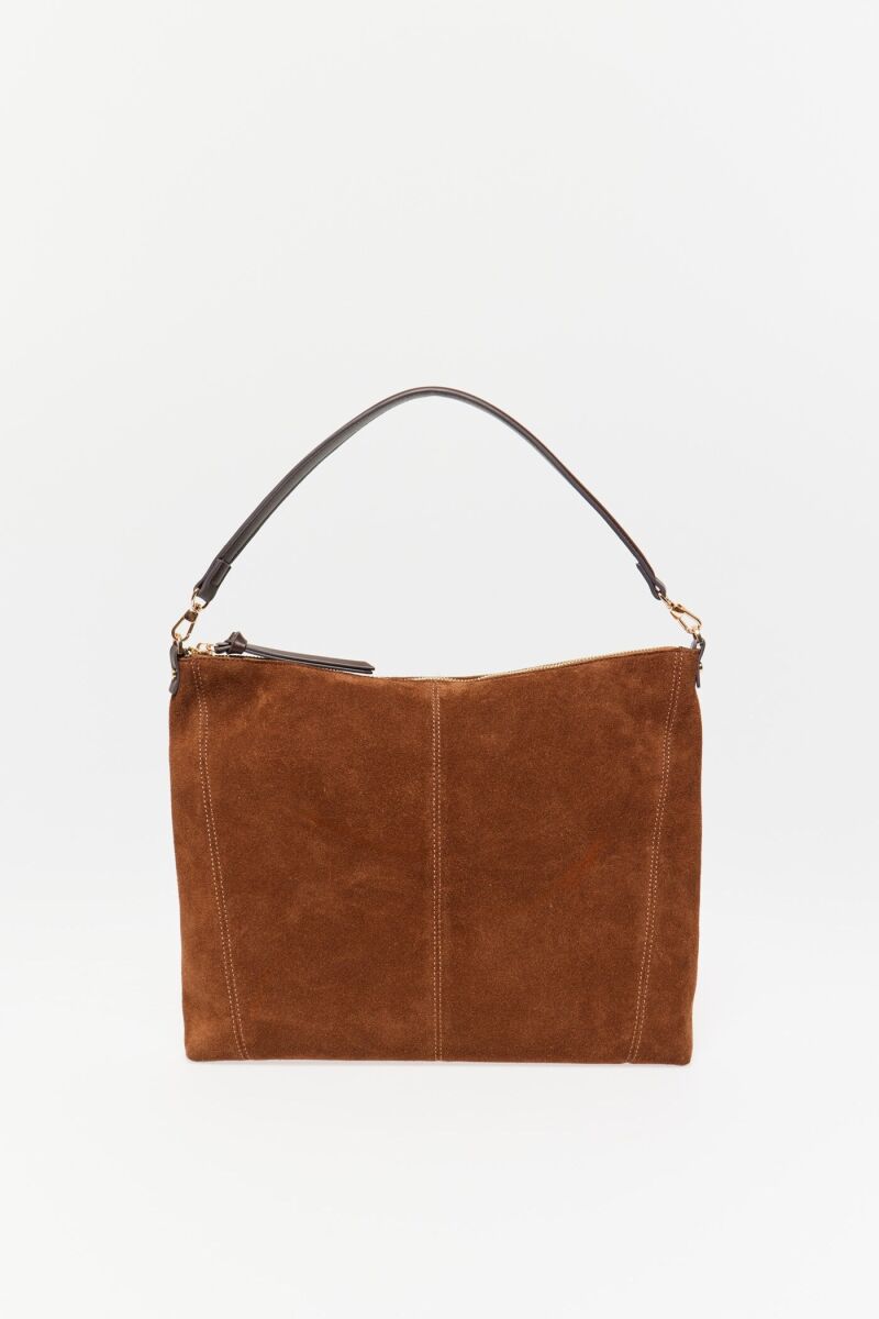 Bolso de ante al estilo baguette.