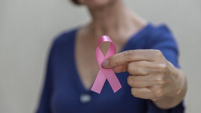 Una de cada ocho mujeres padecerá cáncer de mama a lo largo de su vida, un tumor que también pueden tener los hombres