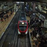 AMP.- Interrumpidos los servicios de AVE y Cercanías en Madrid por una incidencia en la estación de Atocha