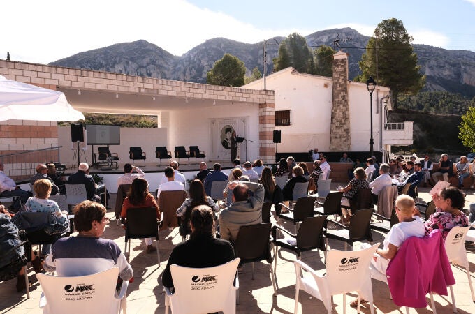 Un pequeño pueblo de Alicante conmemora un siglo de la primera alcaldesa de España