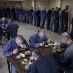 Prisioneros de guerra rusos en una cárcel en Leópolis