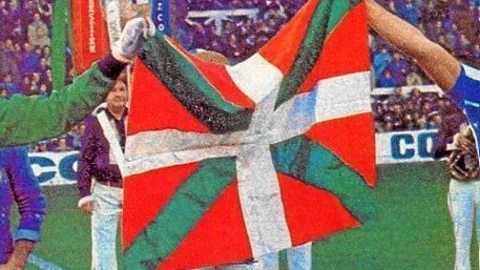 El partido de fútbol que legalizó la ikurriña prohibida por Franco