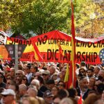 Manifestación contra Pedro Sánchez en Plaza de Castilla. © Jesús G. Feria.