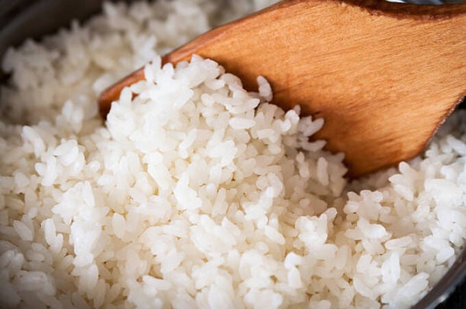 Aprendimos a hacer arroz esponjoso con este truco y ya no queremos nada más