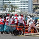 Llegan 231 migrantes en un cayuco que arriba por sus propios medios al muelle de Arguineguín, en Gran Canaria