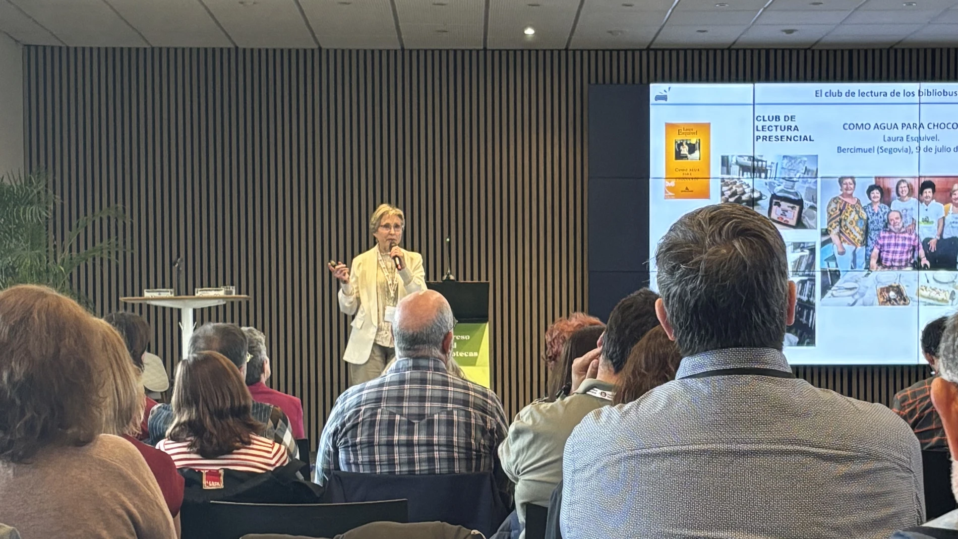 La Diputación de Segovia presenta el Club de Lectura de los Bibliobuses en el congreso nacional celebrado en Vic