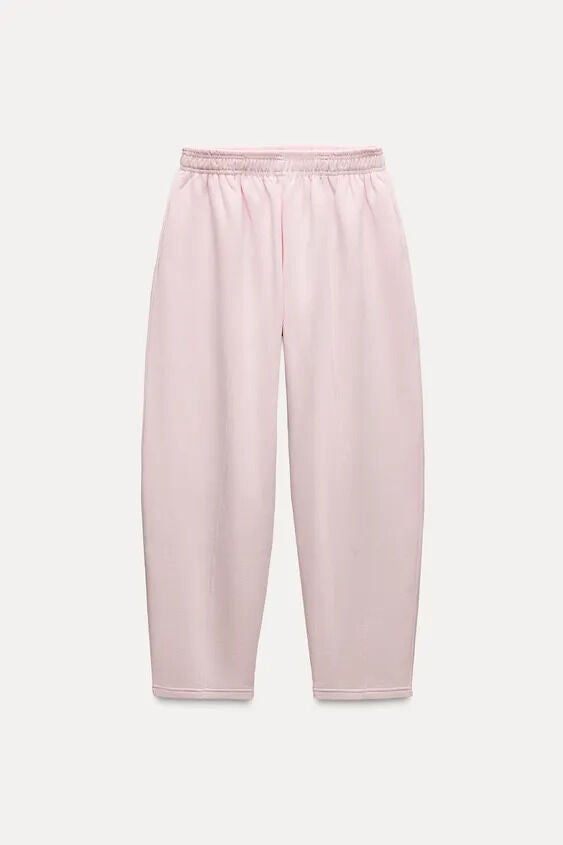 Pantalón de felpa rosa pastel, de Zara ( 19,95 euros)