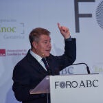 Page asiste al Foro ABC