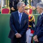 El exdirector de la Guardia Civil Leonardo Marcos, junto al ministro del Interior, Fernando Grande-Marlaska