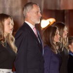 Sus Majestades los Reyes Felipe VI y Doña Letizia, acompañados por Sus Altezas Reales la Princesa de Asturias,