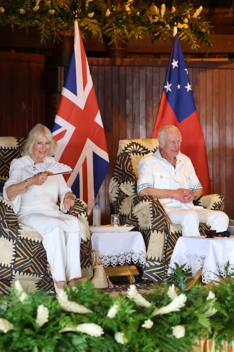 Carlos III recibe el título de &quot;Gran Jefe&quot; en una ceremonia tradicional en Samoa