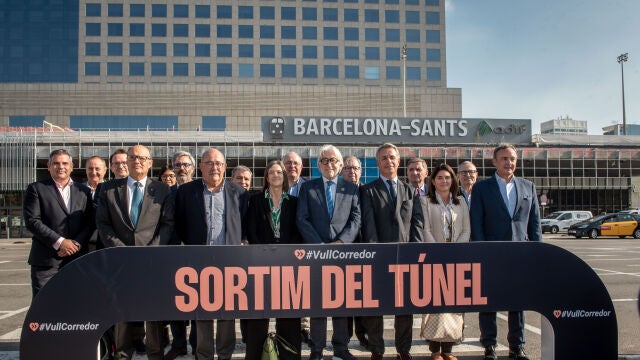 Los empresarios del movimiento #Quierocorredor hoy en la estación Barcelona Sans