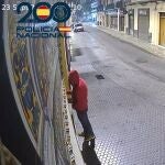 El autor de los actos vandálicos captado por las cámaras