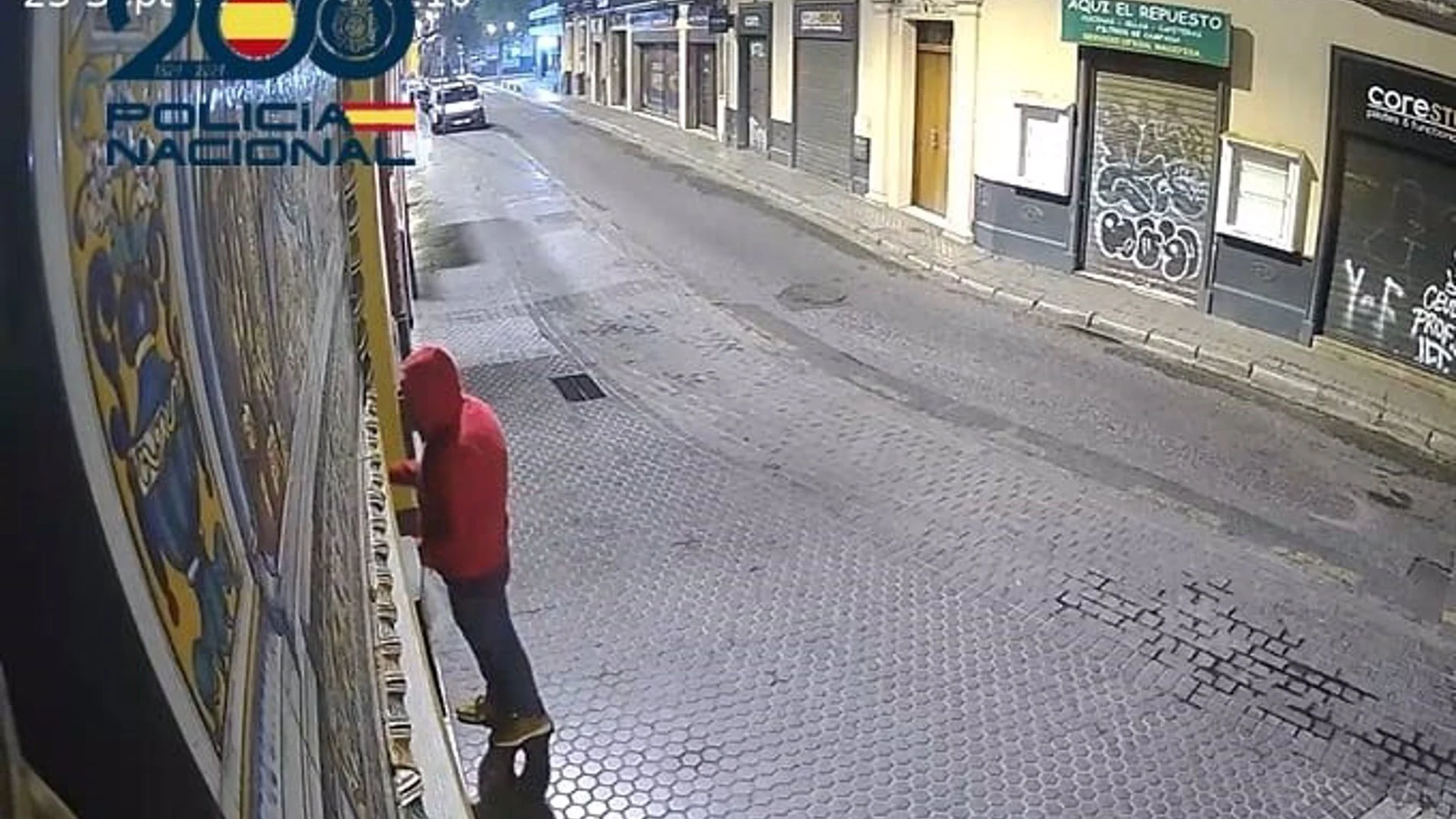 El autor de los actos vandálicos captado por las cámaras
