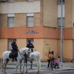 Una reciente redada policial en el barrio sevillano de las Tres Mil Viviendas, donde se registraron varios tiroteos con armamento de guerra