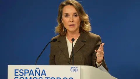 Gamarra dice que Ayuso ha dado explicaciones sobre viajes con su pareja mientras Sánchez no ha aclarado su "corrupción"