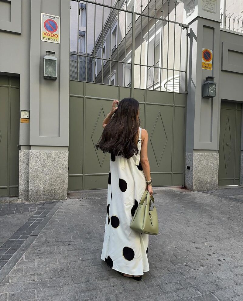 Violeta Mangriñán con corte de pelo XXL recto.