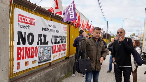 El presidente del comité de empresa de Bimbo, Félix Fernández, explica los detalles de la asamblea de trabajadores de la compañía en Valladolid