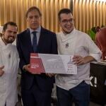 El alcalde de Salamanca, Carlos García Carbayo; y el presidente de la Diputación, Javier Iglesias, entregan los galardones de la pasada edición