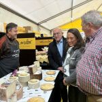 González Corral visita la muestra de productos artesanos de Tierra de Sabor en Valladolid junto a Jesús Julio Carnero