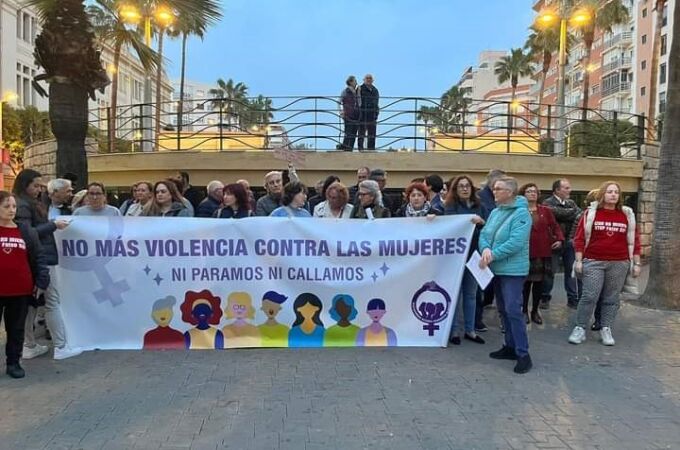 Concentración de la Plataforma Feminista por Almería en repulsa por el último caso de violencia de género