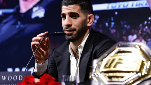 Varios.- (Previa) Ilia Topuria pone en juego su cinturón y su confianza ante Holloway en Abu Dabi