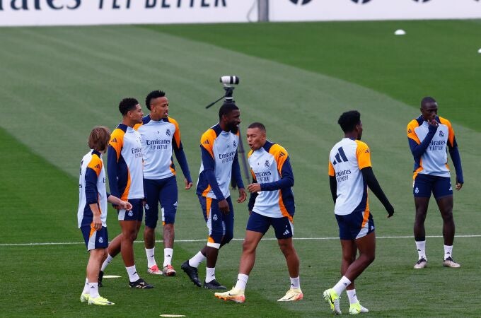 Mbappé, en el entrenamiento del Real Madrid este viernes