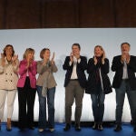 Armisén, María José de la Fuente, Cuca Gamarra, Mañueco, Isabel Blanco y Francisco Vázquez, tras el el acto