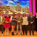 Foto de familia del viceconsejero de Transformación Digital, Luis Enrique Ortega, con los premiados