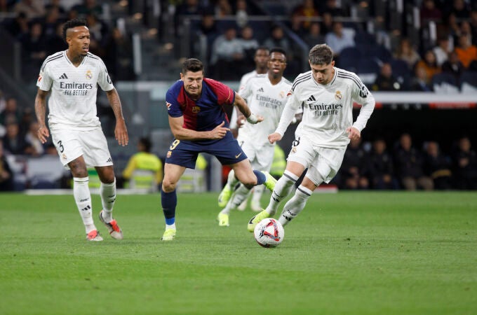 Real Madrid vs Barcelona en el Bernabeu. David Jar