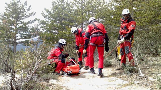Rescatan a una mujer herida que cayó por un barranco de La Pedriza