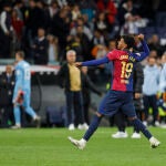 Lamine Yamal celebra la victoria del Barcelona en el Bernabéu