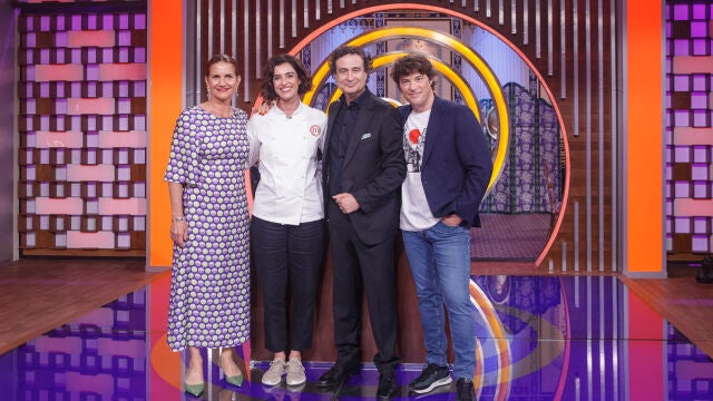 Blanca Romero junto a los jueces de 'MasterChef Celebrity 9'