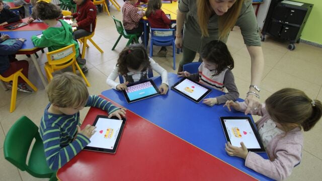  TECNOLOGÍA Y DOCENTES. NIÑOS Y NIÑAS DE PREESCOLAR UTILIZANDO TABLETS. 04/04/14 LICEO EUROPEO, LA MORALEJA.