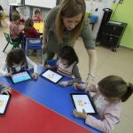  TECNOLOGÍA Y DOCENTES. NIÑOS Y NIÑAS DE PREESCOLAR UTILIZANDO TABLETS. 04/04/14 LICEO EUROPEO, LA MORALEJA.
