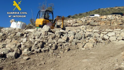 Carecía de las preceptivas autorizaciones administrativas para poder llevar a cabo la ejecución de las obras