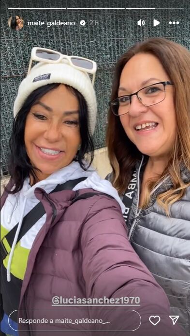 Maite Galdeano, junto a su amiga de la infancia de Pamplona