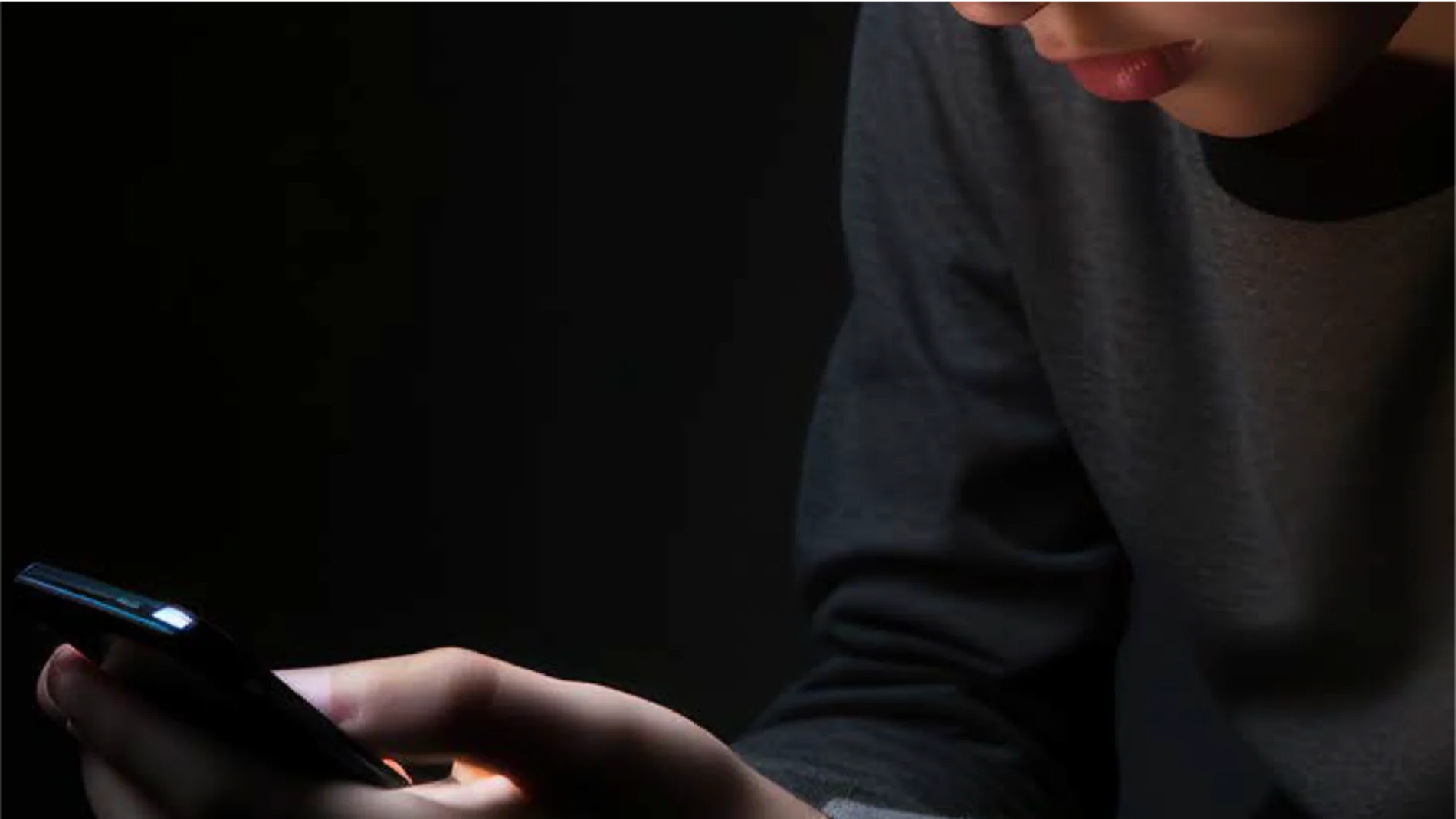 El consumo de pornografía entre jóvenes impacta negativamente en su rendimiento académico, afectando atención, memoria y calidad del sueño