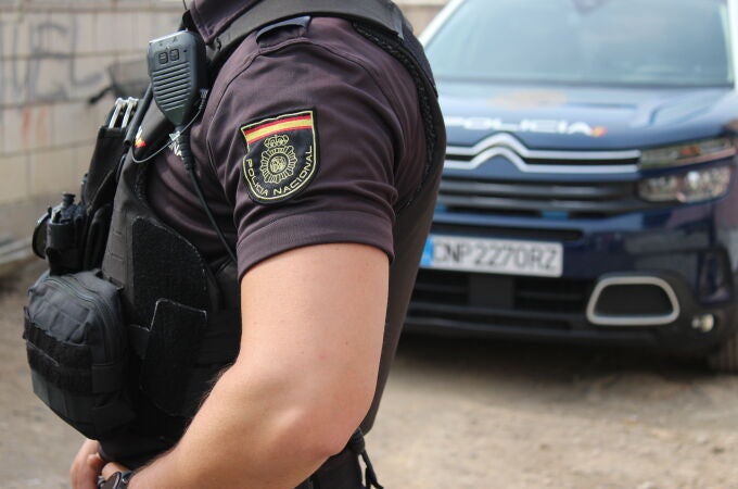 La Policía evita que un hombre apuñale a su hija menor de edad en Valencia