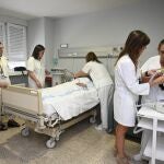 A pesar de la alta feminización de la sanidad la presencia de mujeres en los puestos de liderazgo de las sociedades científico-médicas españolas sigue siendo muy limitada