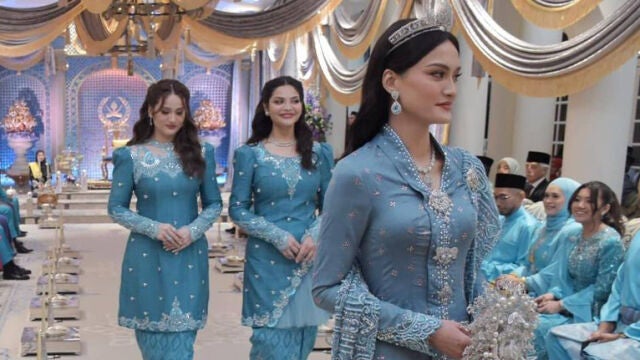 La novia, Tengku Natasya Puteri Tengku Adna, con la tiara de diamantes de la reina Mary de Teck