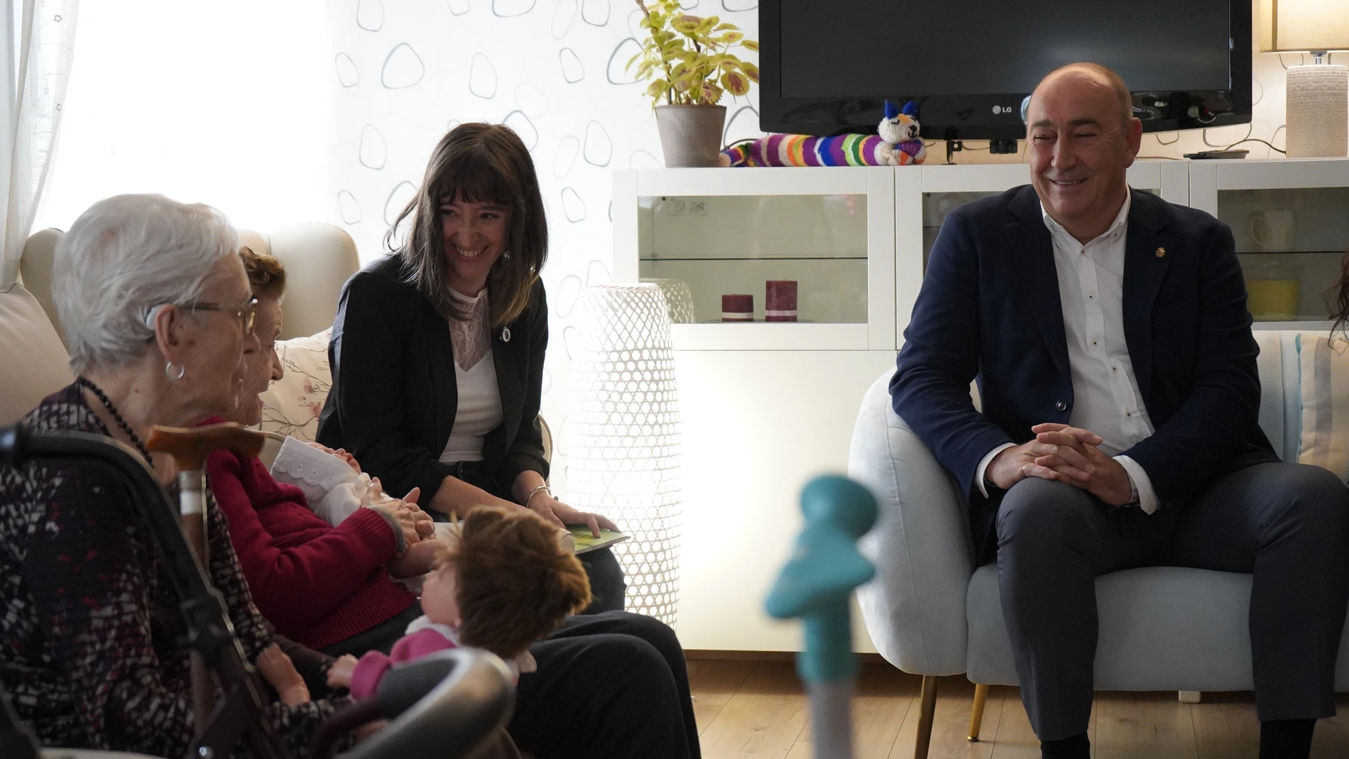 Miguel Ángel de Vicente durante la visita la Unidad de Convivencia "La Pradera" del Centro de Servicios Sociales 'La Fuencisla'