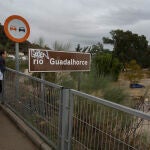 La dana deja desalojados, un río desbordado y un AVE descarrilado en Álora (Málaga)