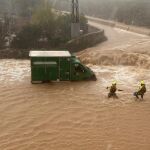 Un camionero ha tenido que ser rescatado en Alzira (Valencia)