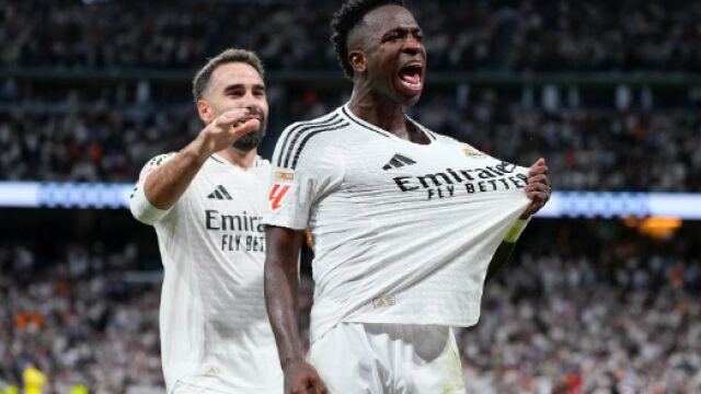 Vinicius, junto a Carvajal