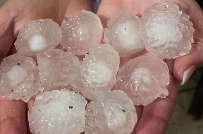 Tamaño de los granizos recogidos durante la tormenta en El Ejido