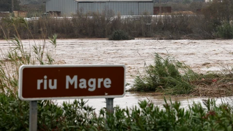 Movilizada la UME ante el desbordamiento del río Magro en Utiel (Valencia)