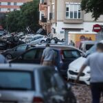 Temporal.- La UME trabaja en abrir un paso por vía terrestre hacia Alfafar (Valencia)