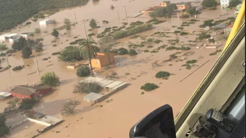 MURCIA.-Temporal.- Los helicópteros del 1-1-2 de la Región de Murcia rescatan a 23 personas atrapadas por la DANA en Valencia