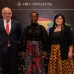 De izquierda a derecha: Jesús Suso, CEO de AVANTE; Nuria Lucía Beholi, Secretaria de Estado de Turismo de Guinea Ecuatorial, y Silvia Carvalho Da Costa, CEO de KBCF Consultores